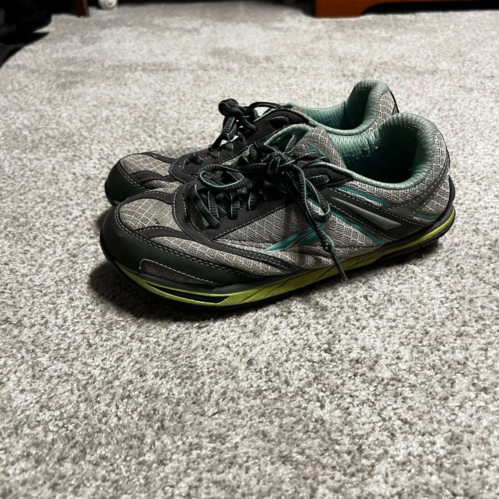 Altra Provisioness Women’s 8 Gray and Green Athletic Shoes